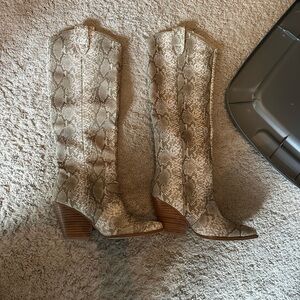 Billini snake skin western boots, worn once! Great condition